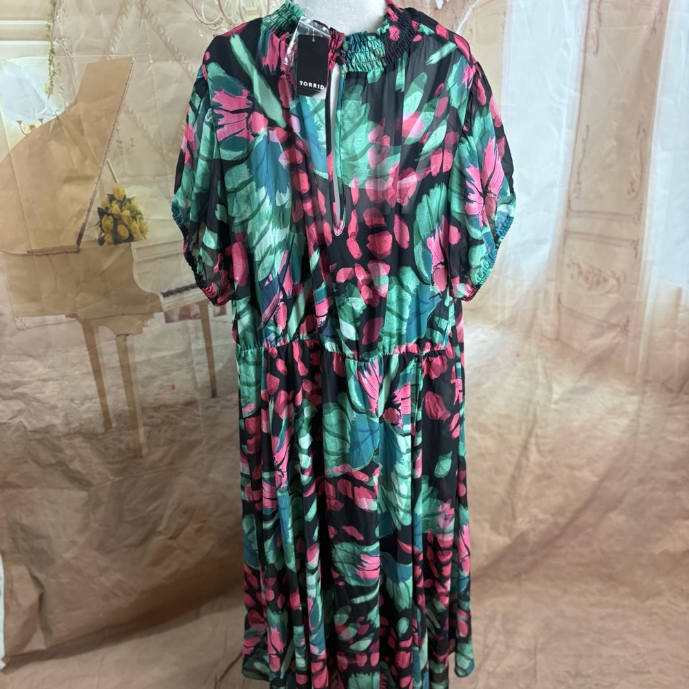 NEW Torrid Chiffon Green and Pink Ruched Midi Dress Fit and Flare - Picture 11 of 13